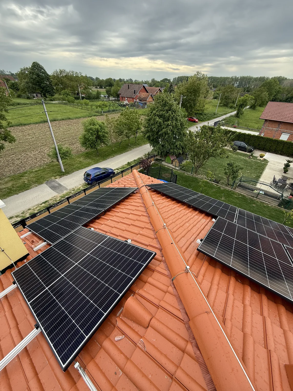 Solarna elektrana na crvenom crijepu obiteljske kuće