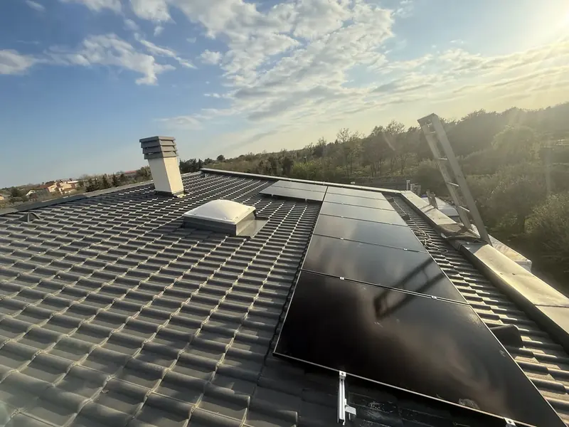 Solarna elektrana, ugradnja Zenerg, travanj 2025.
